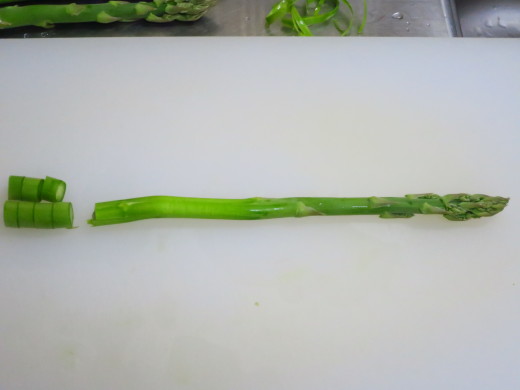 なぜアスパラガスは少量のお湯でゆでるの?_d0031682_09010859.jpg