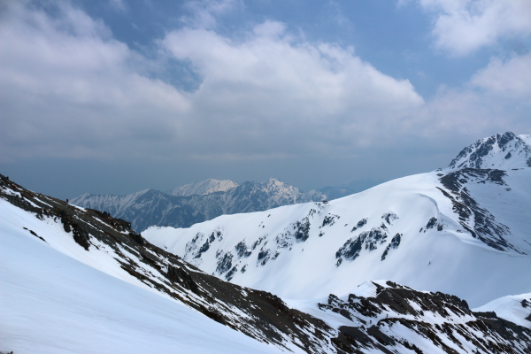 残雪の剱岳を望む_b0244811_2313226.jpg