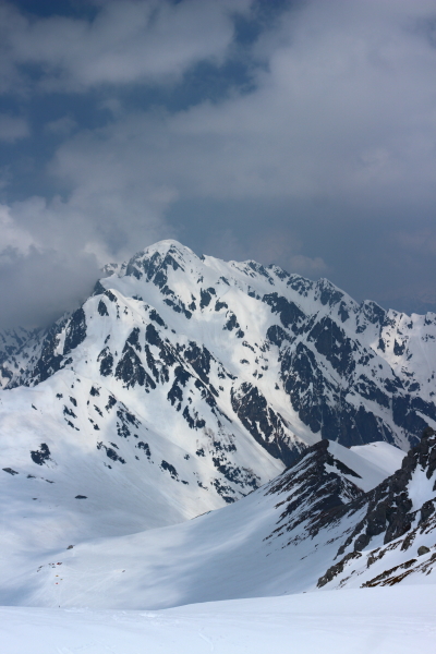 残雪の剱岳を望む_b0244811_2320463.jpg