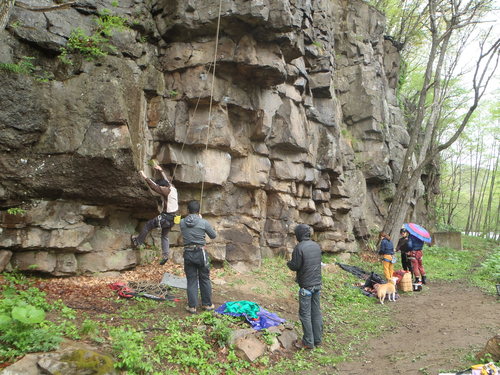外岩クライミング体験会を行いました。