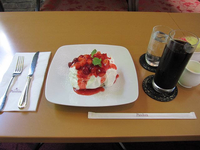 目黒雅叙園パンドラ 季節のフルーツソースパンケーキ 何となく甘美な表層 パンケーキ編 目黒雅叙園パンドラ 季節のフルーツソースパンケーキ 何となく甘美な表層 パンケーキ編