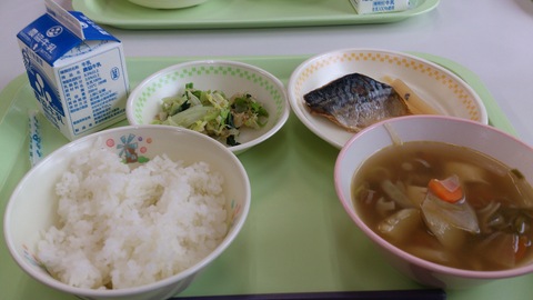 地域の大人と子どもが交流できる給食会。_d0182179_14375057.jpg