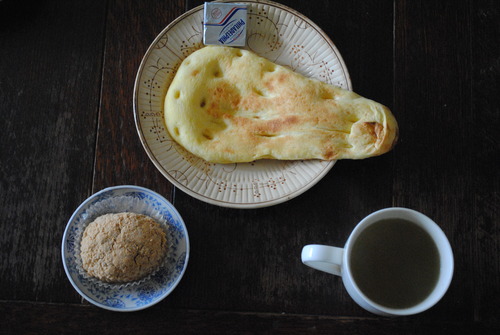 ある日のヘンな朝食_d0101846_7105342.jpg