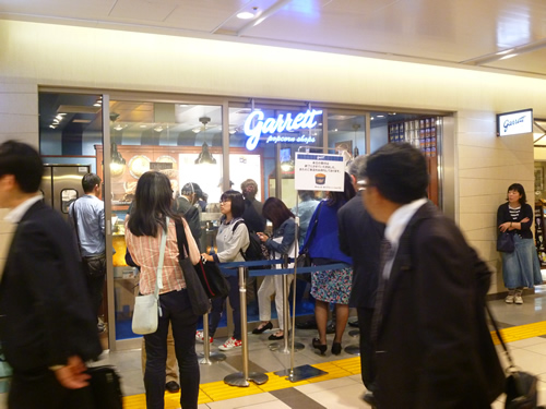 【東京駅情報】Garrett Popcorn Shops（ギャレット ポップコーン ショップス）がオープン1ヶ月の行列は？_c0152767_22111230.jpg