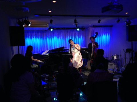 Jazzlive comin 広島 薬研堀 本日 土曜日のライブ!_b0115606_10464130.jpg