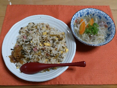 高菜チャーハン。豚肉、モヤシのスープ_d0008356_19441592.jpg