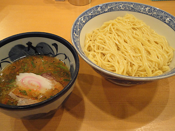 青葉でつけ麺&美味しいソフトクリーム_e0230011_16185249.jpg