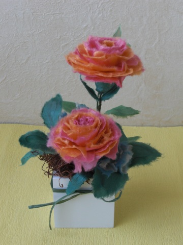 花紙絵 手漉き和紙で作った花のアレンジ Piaras Hanatsudoi