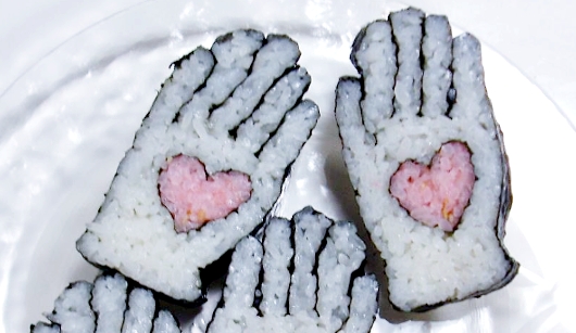 海外暮らしの日本人は必見?!の「巻き寿司」の本　Tama-Chan\'s Smiling Sushi Roll_b0007805_724217.jpg