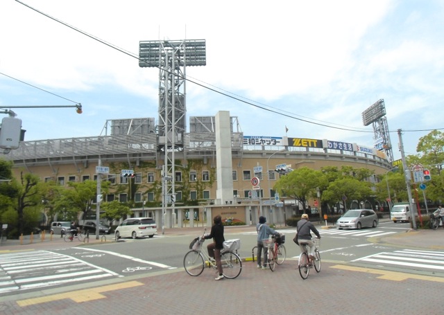 阪神甲子園球場にて_b0181015_1512372.jpg