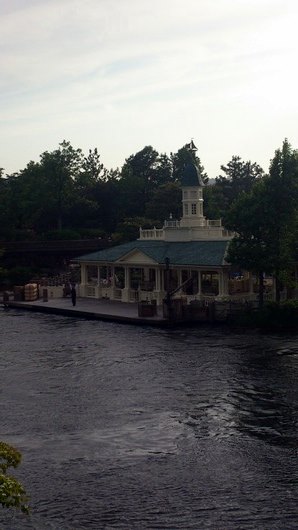 ディズニーランドの鉱物標本・化石標本たち_f0280238_21590681.jpg