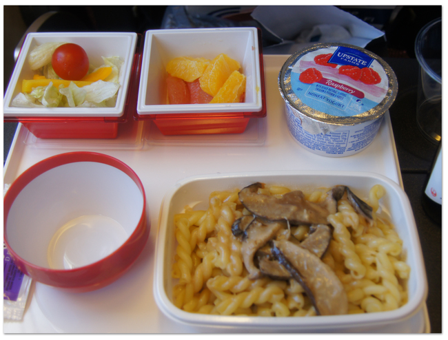 東カリブ海クルーズ(21) AA アドミラルズ クラブ　ラウンジ(復路)_d0210324_6411353.jpg