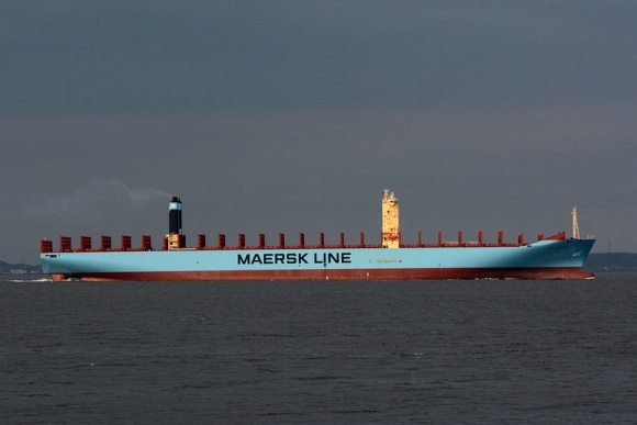 MARSTAL MAERSK～マースタル マースク_e0158925_23235175.jpg