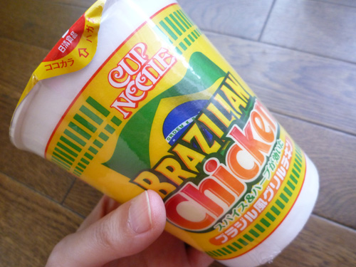 【日清食品】カップヌードル スパイス&ハーブが効いた ブラジル風グリルチキン_c0152767_2221279.jpg