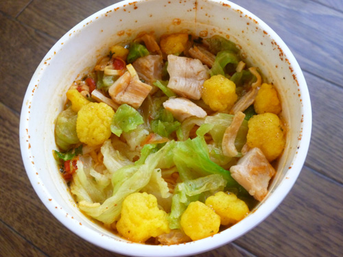 【日清食品】カップヌードル スパイス&ハーブが効いた ブラジル風グリルチキン_c0152767_22251398.jpg