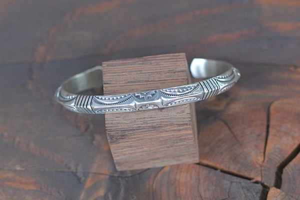 ハンドメイドのターコイズリング　インディアンジュエリー風　人差し指狙い ハンドメイドのターコイズリング インディアンジュエリー風 人差し指