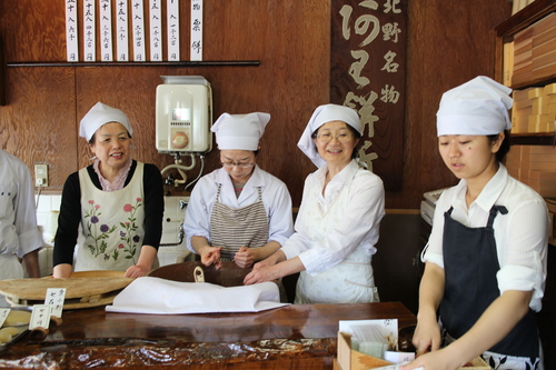 主人と女将のお気に入り　『北野名物　あわ餅』　澤屋さん　_d0033734_15525279.jpg