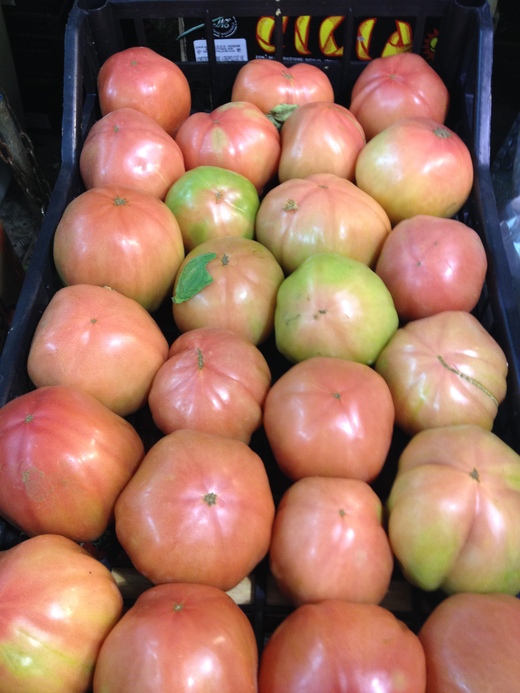 29/05/2014 八百屋のトマトがにぎやかです_a0136671_172381.jpg