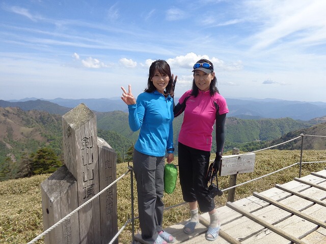  剣山5/28〜5/29 「神の石御神体から剣山頂ヒュッテ」_b0326303_19300735.jpg