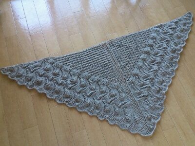 大苦戦のすずらんショール 完成しました : kniting days