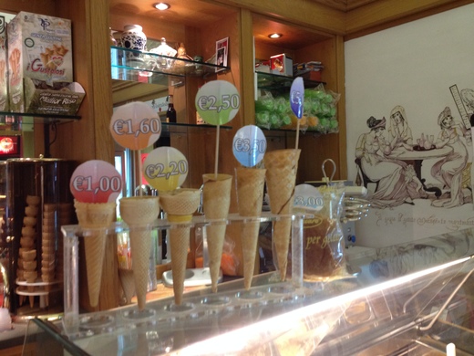 02/06/2014 1ユーロジェラート屋でワカメジェラート_a0136671_027287.jpg