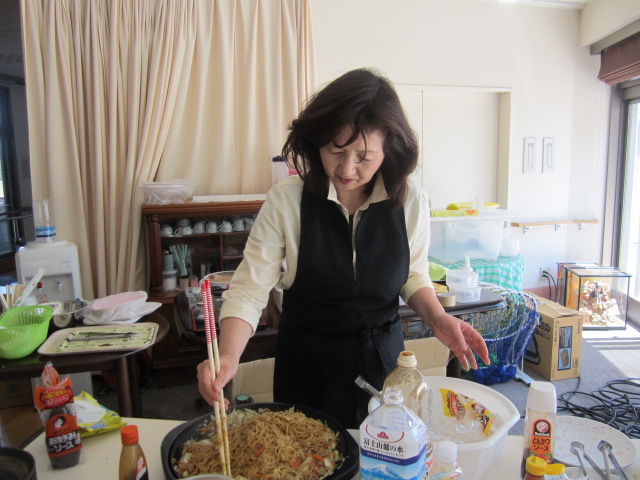 昼食レク~お好み焼き・焼きそば~_e0191174_20462289.jpg