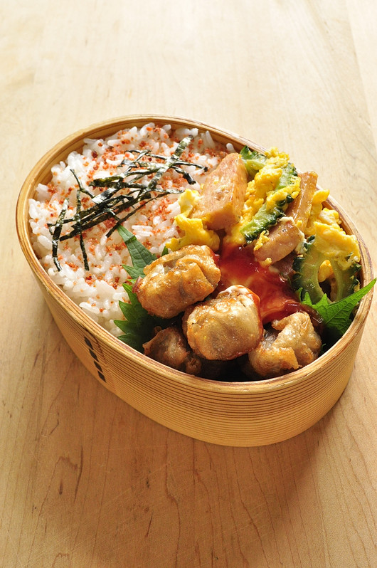 ゴーヤチャンプル&揚げシュウマイ弁当 _b0171098_6532451.jpg