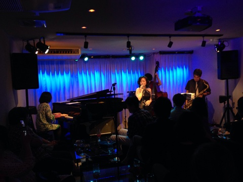 広島 Jazzlive comin 本日 木曜日のライブ_b0115606_1275469.jpg