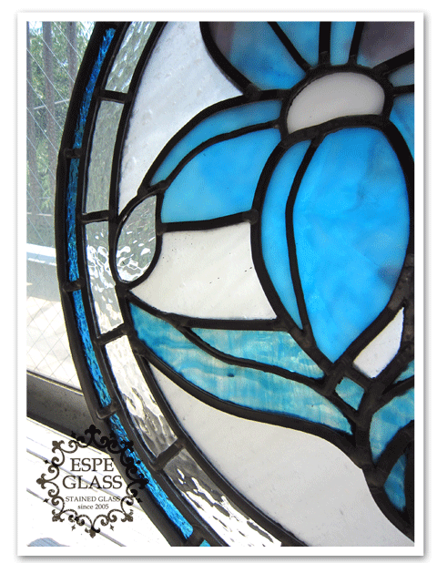 Espeglass府中教室 上級課題の円窓が完成 雪の女王のお城にありそう 東京都府中市 エスペランサステンドグラス工房 教室 エレガントなステンドグラスのウェルカムボード制作