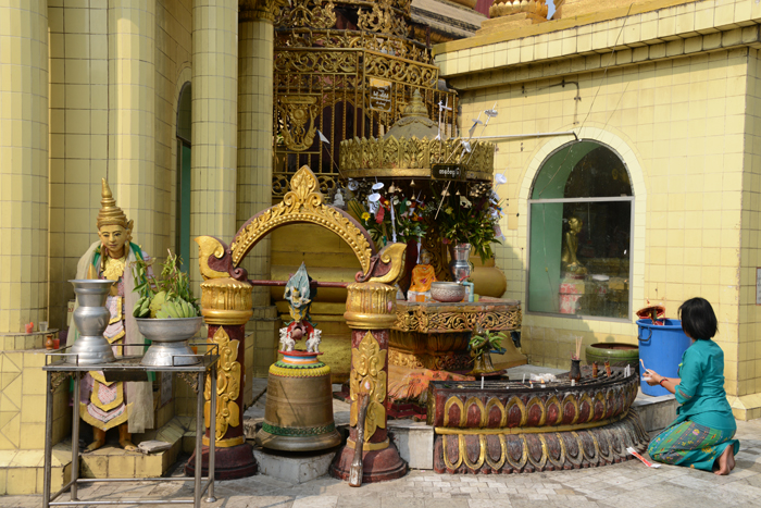 スーレーパヤー～ミャンマー・ヤンゴンの寺院_e0171573_20264615.jpg