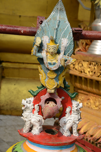 スーレーパヤー~ミャンマー・ヤンゴンの寺院_e0171573_2027047.jpg