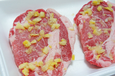 塩レモンポークステーキの夏野菜ジュース煮込みのせ_c0103827_18121114.jpg