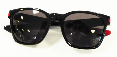 OAKLEY×FerrariコレクションライフスタイルサングラスGRAGEROCK(ガレージロック)リリース!_c0003493_16333245.jpg