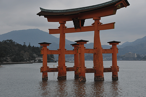 神社より穴子‥‥‥厳島神社_a0278809_14193240.gif