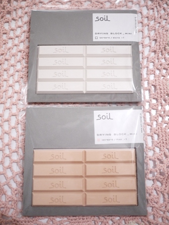 【ゆきねこ雑貨店】soilソイル DRYING BLOCK miniドライングブロックミニ 珪藻土板チョコ型乾燥剤。_a0143140_2315364.jpg