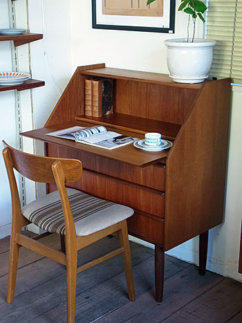 writing desk_c0139773_13195355.jpg