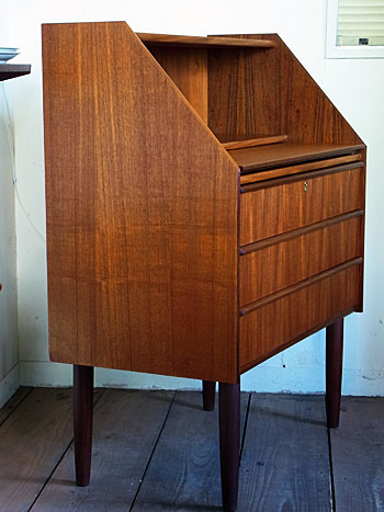 writing desk_c0139773_13201894.jpg