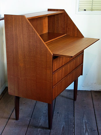 writing desk_c0139773_13202696.jpg