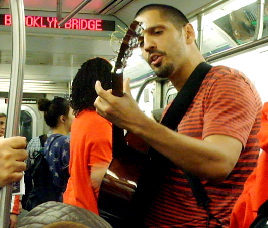 ニューヨークの地下鉄車両内でGoo Goo Dollsの\"Name\"_b0007805_18511475.jpg