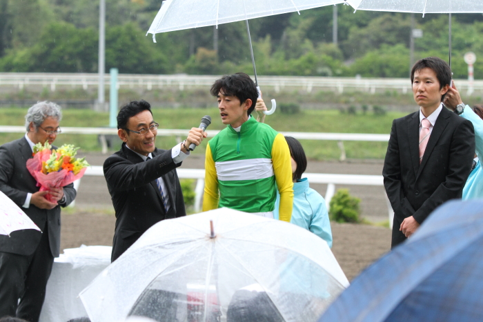 2014年4月28日(月) 高知競馬 3R JRA交流競走 桂浜盃 B以下 その2_a0077663_1257392.jpg