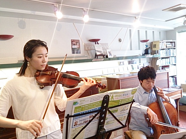今日はインストアライブ。若いっていい!_e0046190_18154980.jpg