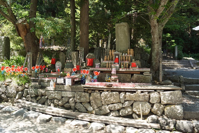 昔を語る新緑の山寺歴史的文化遺産の山寺を訪ねる旅、芭蕉ゆかりの地山形県「山寺」_d0181492_1114556.jpg