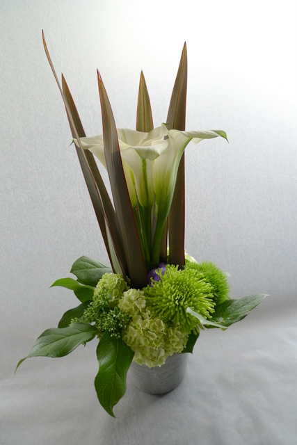 命日に 富良野市に発送 シュッとした感じ 白っぽいイメージで 札幌 花屋 Mell Flowers 命日に 富良野市に発送 シュッとした感じ 白っぽいイメージで 札幌 花屋 Mell Flowers