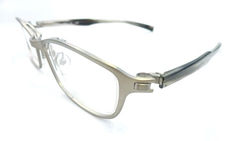 999.9-フォーナインズ- NEWフレーム S-822Tをご紹介致します