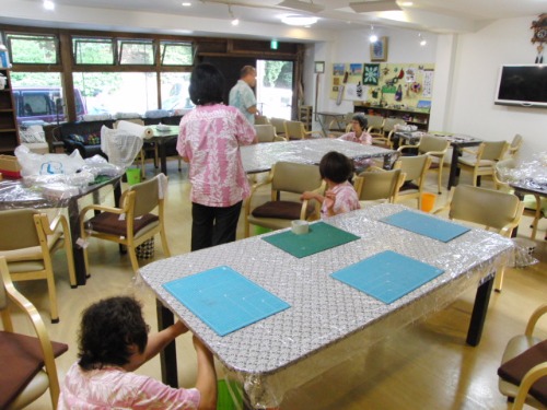 新聞クラフト ~ N様の新聞ブローチ ~_e0222340_18593376.jpg