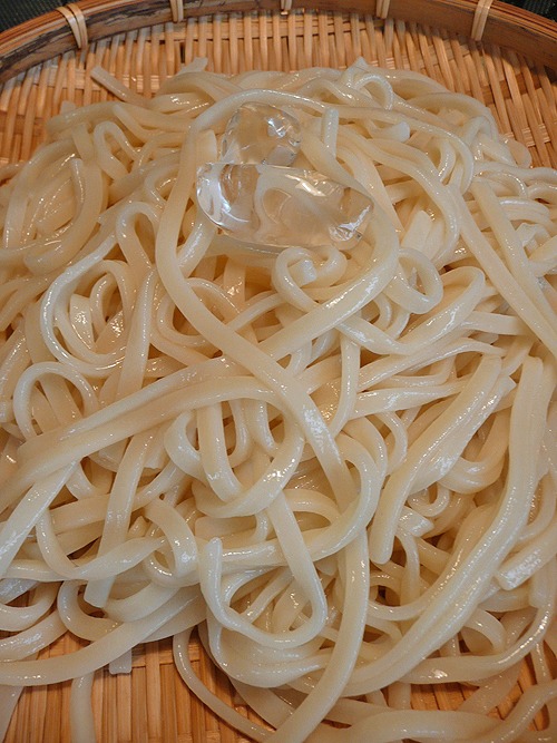 湿度の高い今日は冷たいうどん_b0014003_13233366.jpg