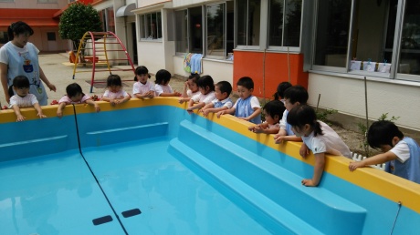 プールに入れない 笠間市 ともべ幼稚園 ひろばの裏庭 笠間市 プールに入れない 笠間市 ともべ幼稚園 ひろばの裏庭 笠間市
