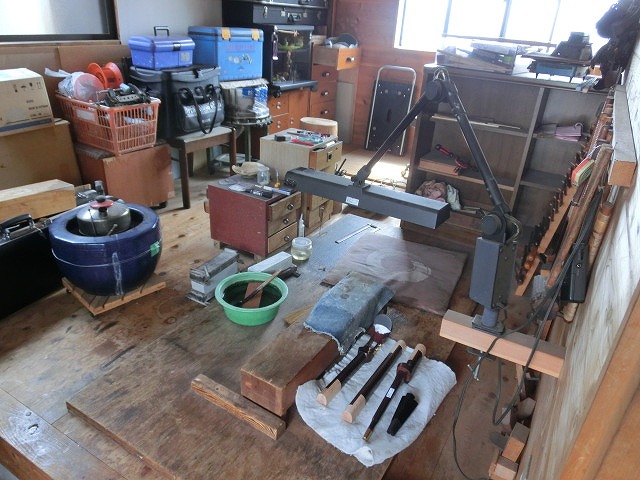 富士市内に和楽器づくりの職人さんがいた 「三味線のまとば」_f0141310_7282247.jpg