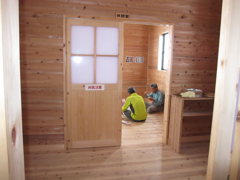 避難小屋調査隊！　小秀山レポ_d0103314_00030550.jpg