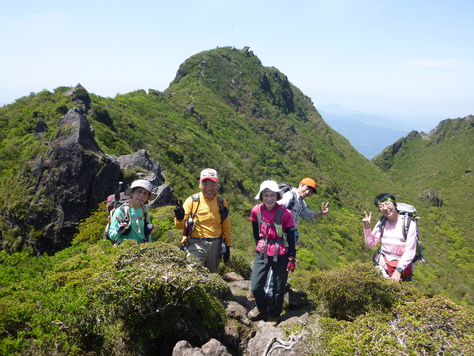 由布岳 (1,583.3M)  に登る　西峰～東峰　お鉢めぐり　編_d0170615_92479.jpg